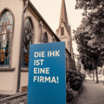 a-photo-of-a-church-sign-with-the-text-die-ihk-ist-evpEcoatSdOAqqEcCLlPNA-RqxCA7fdQDCDtc9-8TrJRw